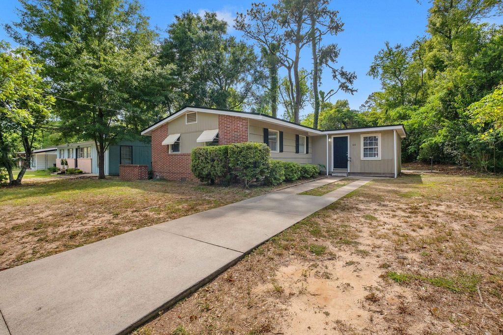Photo of 322 Meadowbrook Lane, Tallahassee, FL 32304 (MLS # 400118)