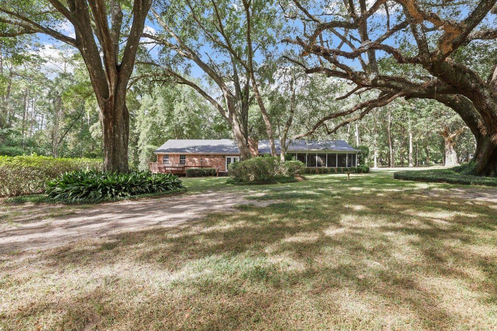 Photo of 3411 Deer Lane Drive, Tallahassee, FL 32312 (MLS # 392101)