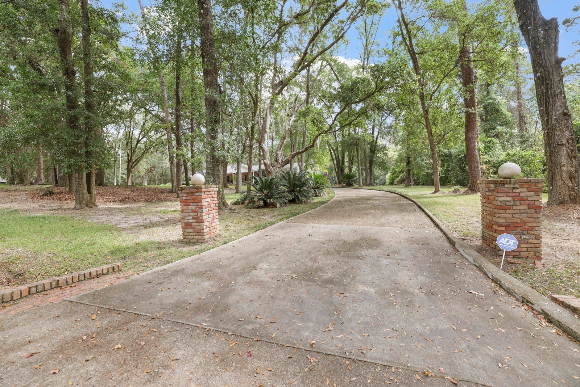 3411 Deer Lane Drive