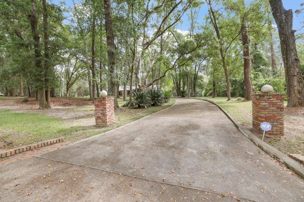 Photo of 3411 Deer Lane Drive, Tallahassee, FL 32312 (MLS # 392101)