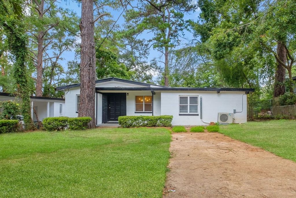 Photo of 2052 Hillsborough Street, Tallahassee, FL 32310 (MLS # 391921)