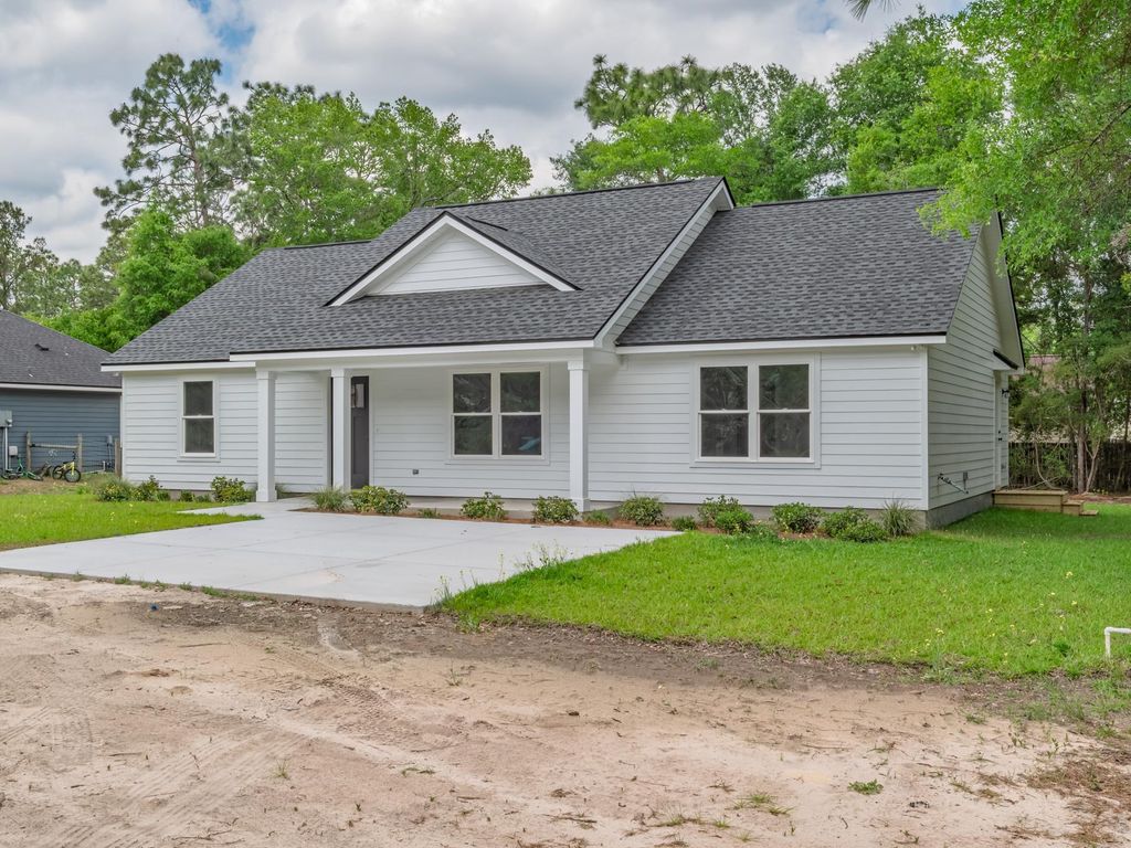 Photo of 125 Eastgate Way, Crawfordville, FL 32327 (MLS # 399222)