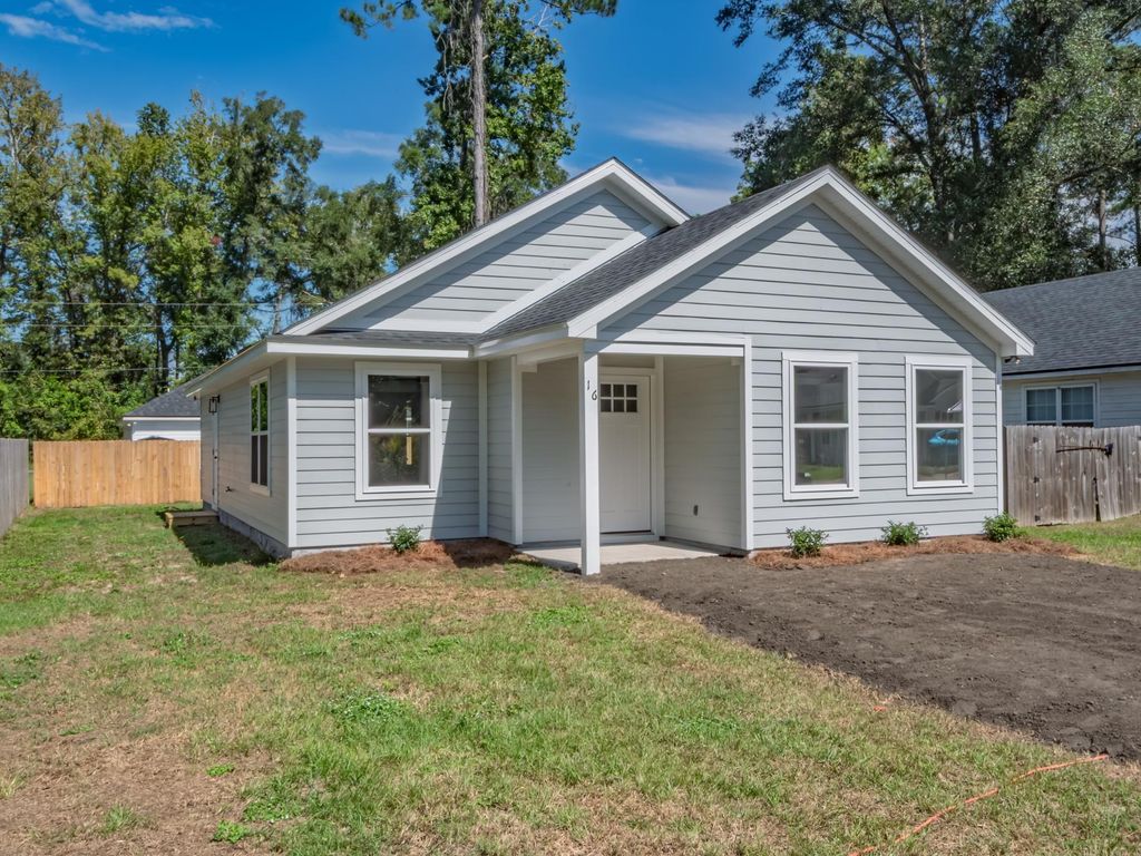 Photo of 16 Naskapi Street, Crawfordville, FL 32327 (MLS # 391710)