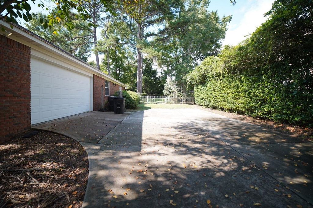 Photo of 352 Meadow Ridge Drive, Tallahassee, FL 32312 (MLS # 397983)