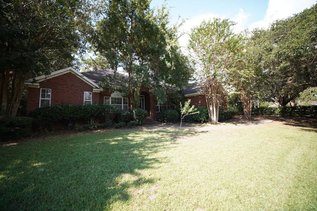 Photo of 352 Meadow Ridge Drive, Tallahassee, FL 32312 (MLS # 397983)