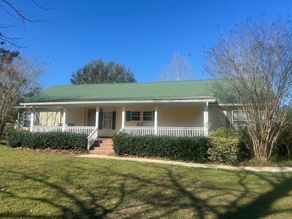 Photo of 308 CHERRY TREE Road, Monticello, FL 32344 (MLS # 397054)