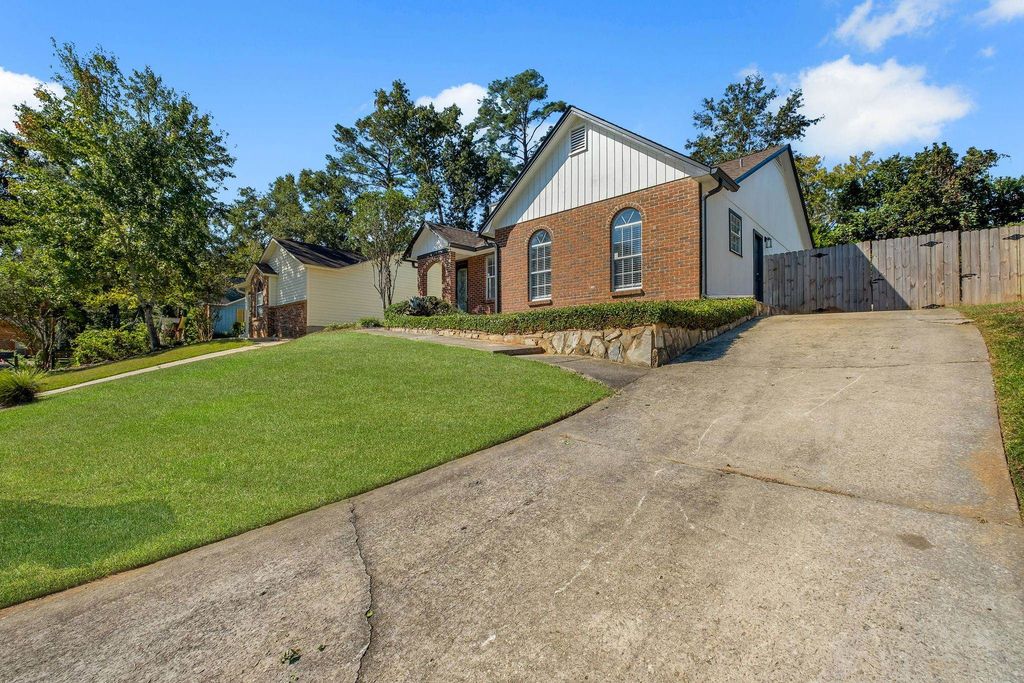 Photo of 1551 Spruce Wood Trail, Tallahassee, FL 32311 (MLS # 392140)