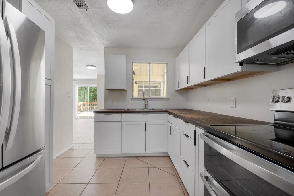 Photo of 3156 Huntington Woods Blvd, Tallahassee, FL 32303 (MLS # 398378)