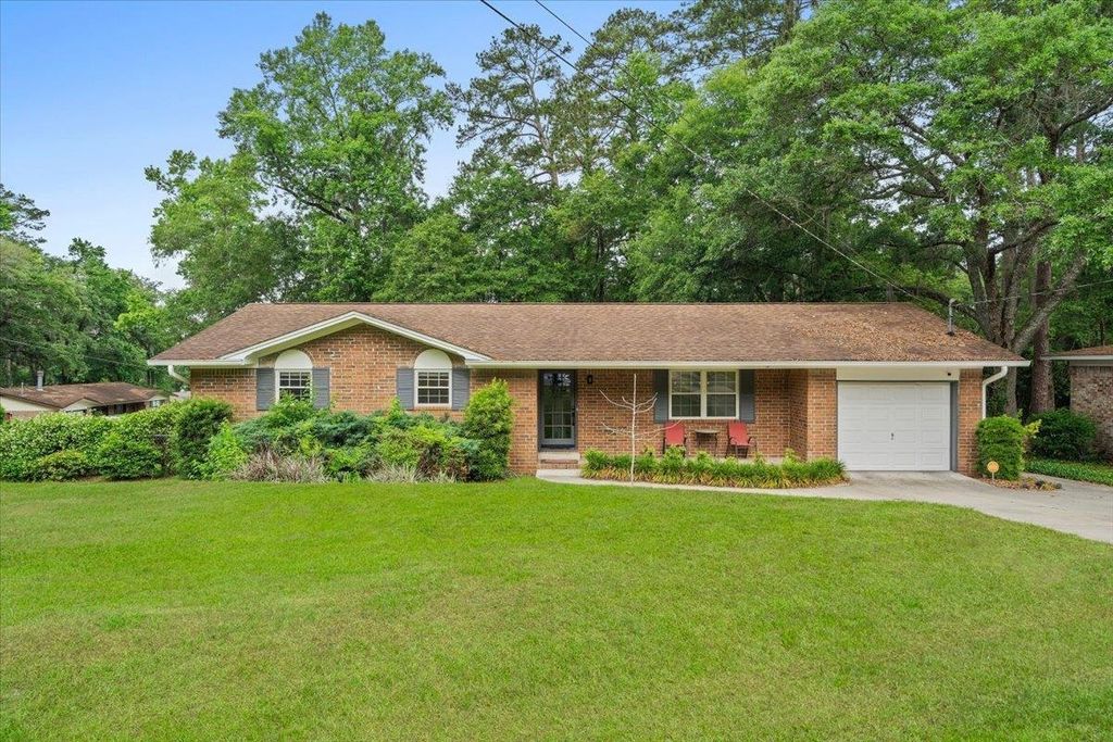Photo of 2304 Vincent Drive, Tallahassee, FL 32303 (MLS # 396221)