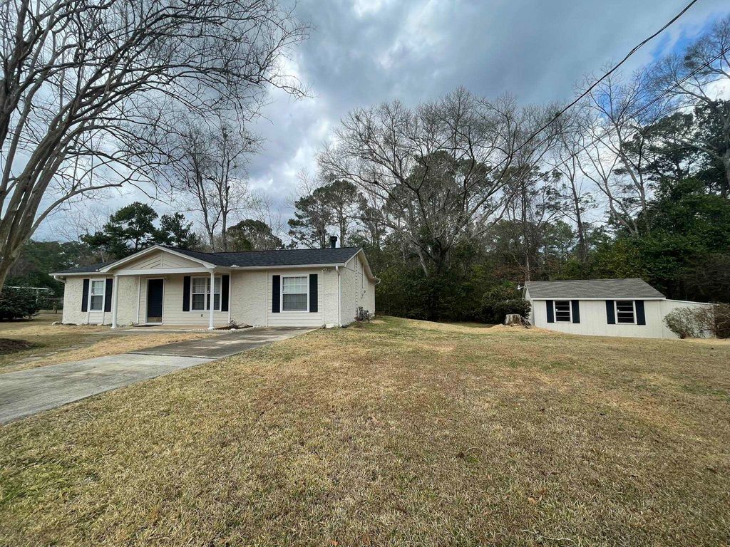 Photo of 411 SIERRA Road, Havana, FL 32333 (MLS # 396369)