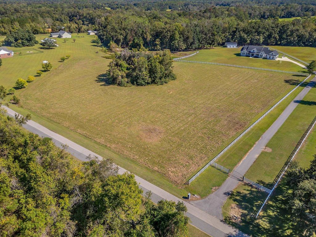 Photo of 8507 Tally Hills Drive, Monticello, FL 32344 (MLS # 392433)