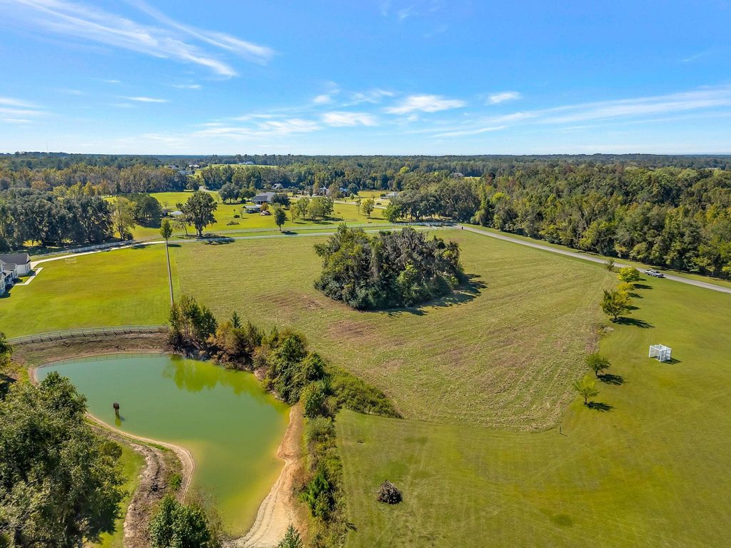 Photo of 8507 Tally Hills Drive, Monticello, FL 32344 (MLS # 392433)