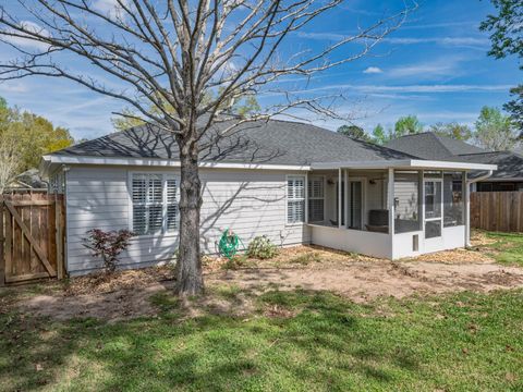 Tiny photo for 1373 Old Village Road, Tallahassee, FL 32312 (MLS # 397227)