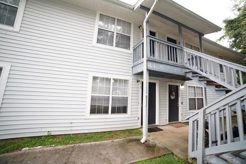 Photo of 2555 Chateau Lane #1, Tallahassee, FL 32311 (MLS # 391978)