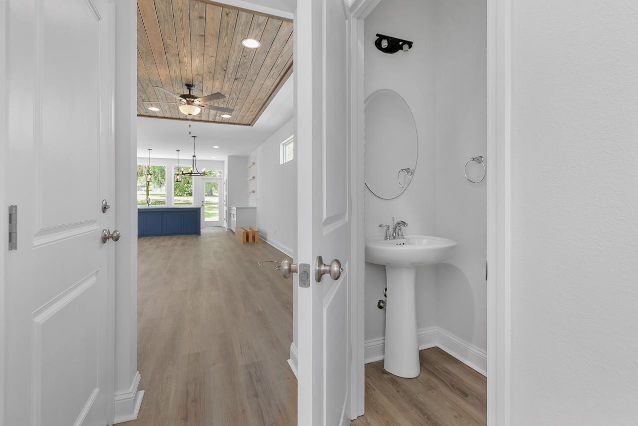 5672 Native Oak Drive