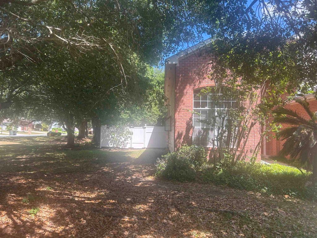Photo of 200 Sugar Plum Drive, Tallahassee, FL 32312 (MLS # 398802)