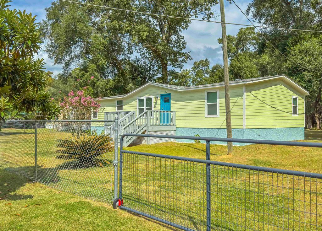 Photo of 95 Dons Lane, Quincy, FL 32352 (MLS # 390831)