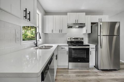 Photo of 2124 Berkshire Drive, Tallahassee, FL 32304 (MLS # 394976)