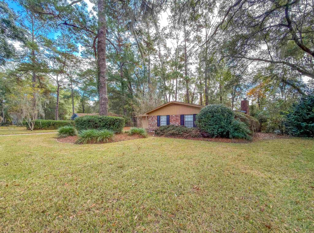 Photo of 307 Sweetbriar Drive, Tallahassee, FL 32312 (MLS # 395562)