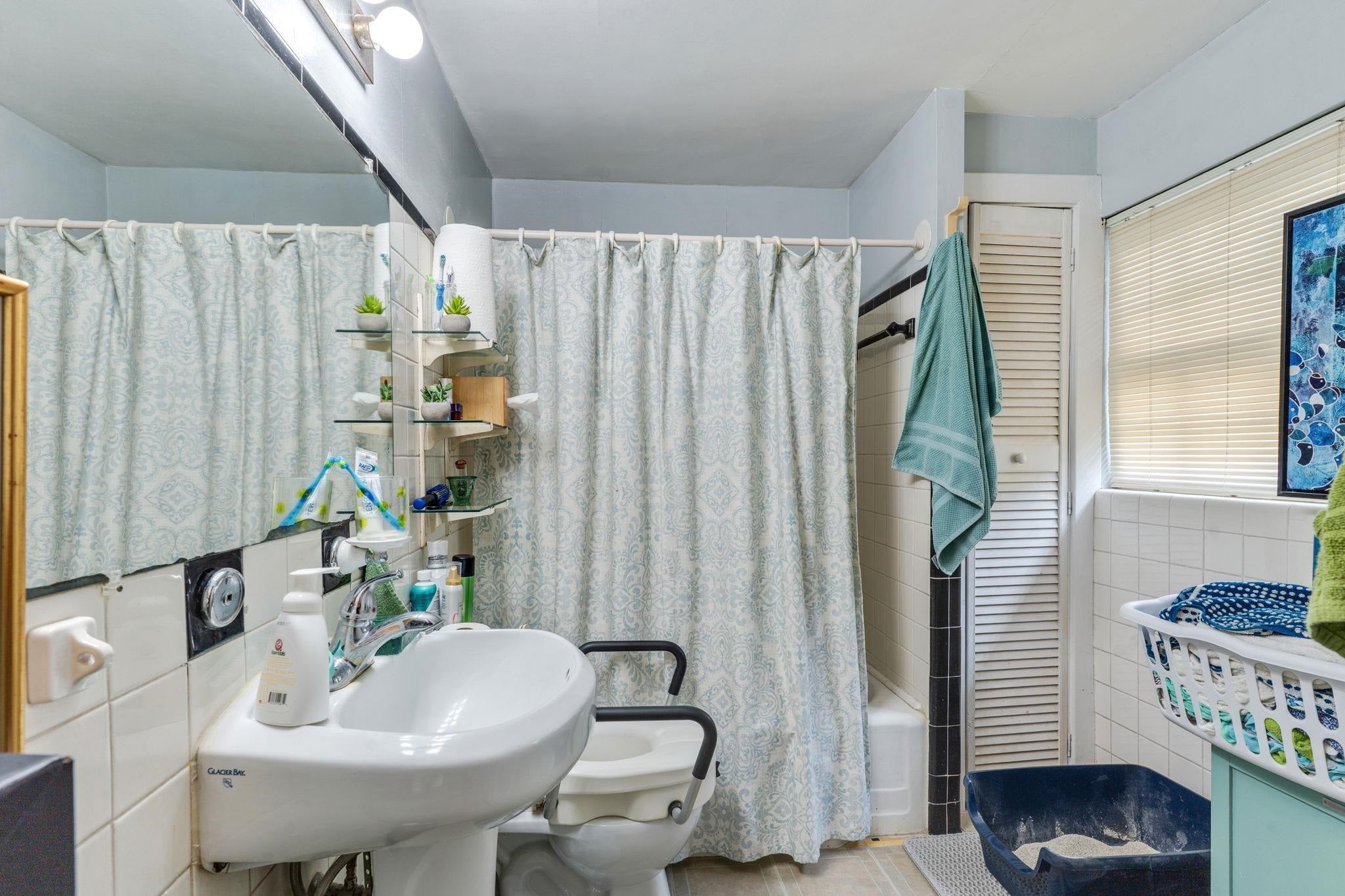 202 E Bradford Road 1-4