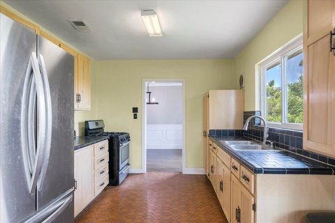 Tiny photo for 1700 S Meridian Street, Tallahassee, FL 32301 (MLS # 385836)