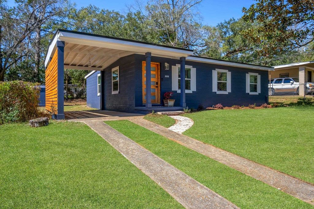 Photo of 1028 Calloway Street, Tallahassee, FL 32304 (MLS # 390242)