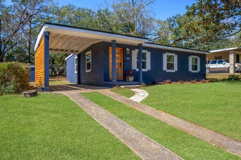 Photo of 1028 Calloway Street, Tallahassee, FL 32304 (MLS # 390242)