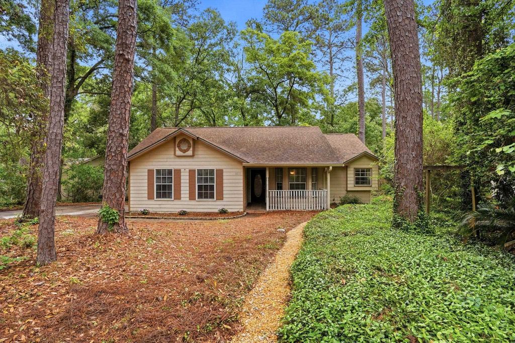 Photo of 1611 Flint Ridge Lane, Tallahassee, FL 32312 (MLS # 398256)
