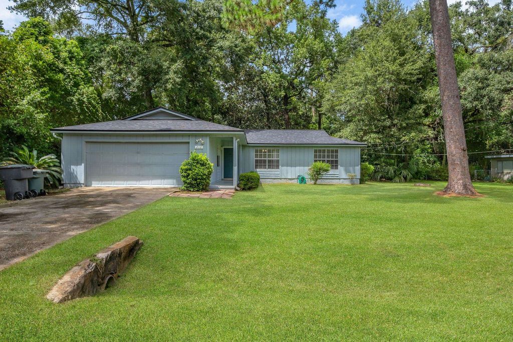 Photo of 212 Meridianna Drive, Tallahassee, FL 32312 (MLS # 396096)