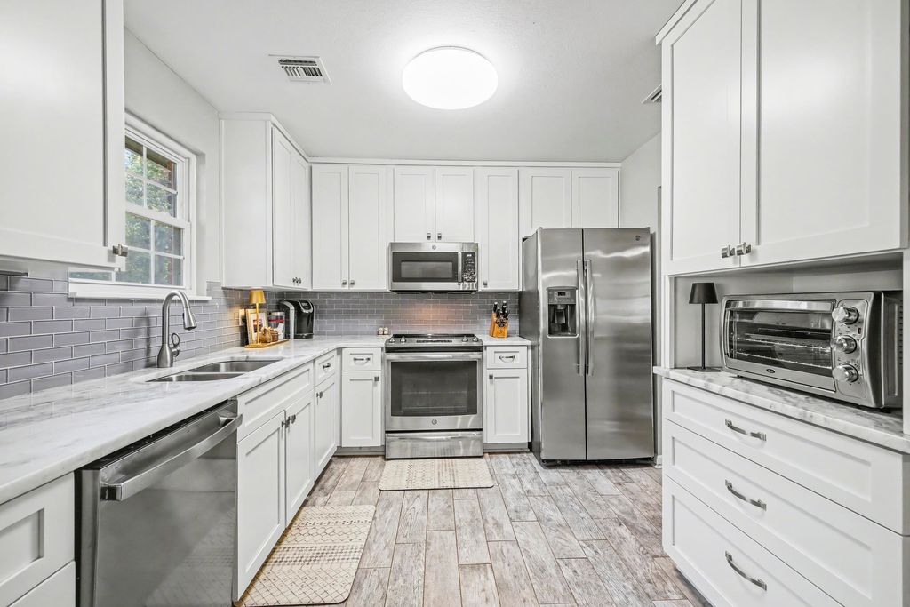 Photo of 2505 Mayfair Road, Tallahassee, FL 32303 (MLS # 394900)