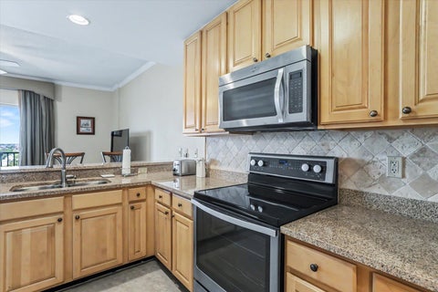 Tiny photo for 215 W COLLEGE Avenue #606B, Tallahassee, FL 32301 (MLS # 402146)
