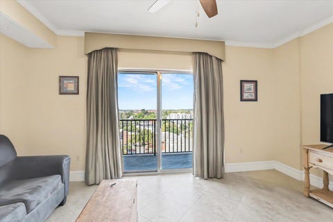 Tiny photo for 215 W COLLEGE Avenue #606B, Tallahassee, FL 32301 (MLS # 402146)