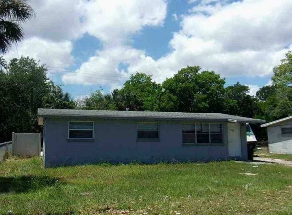 Photo of 916 Derbyshire Road, Other Florida, FL 32117 (MLS # 400150)