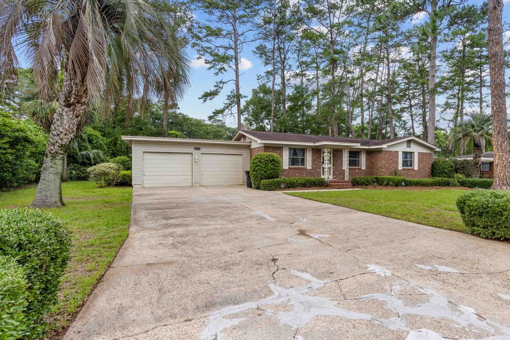 Photo of 2212 Croydon Drive, Tallahassee, FL 32303 (MLS # 400527)