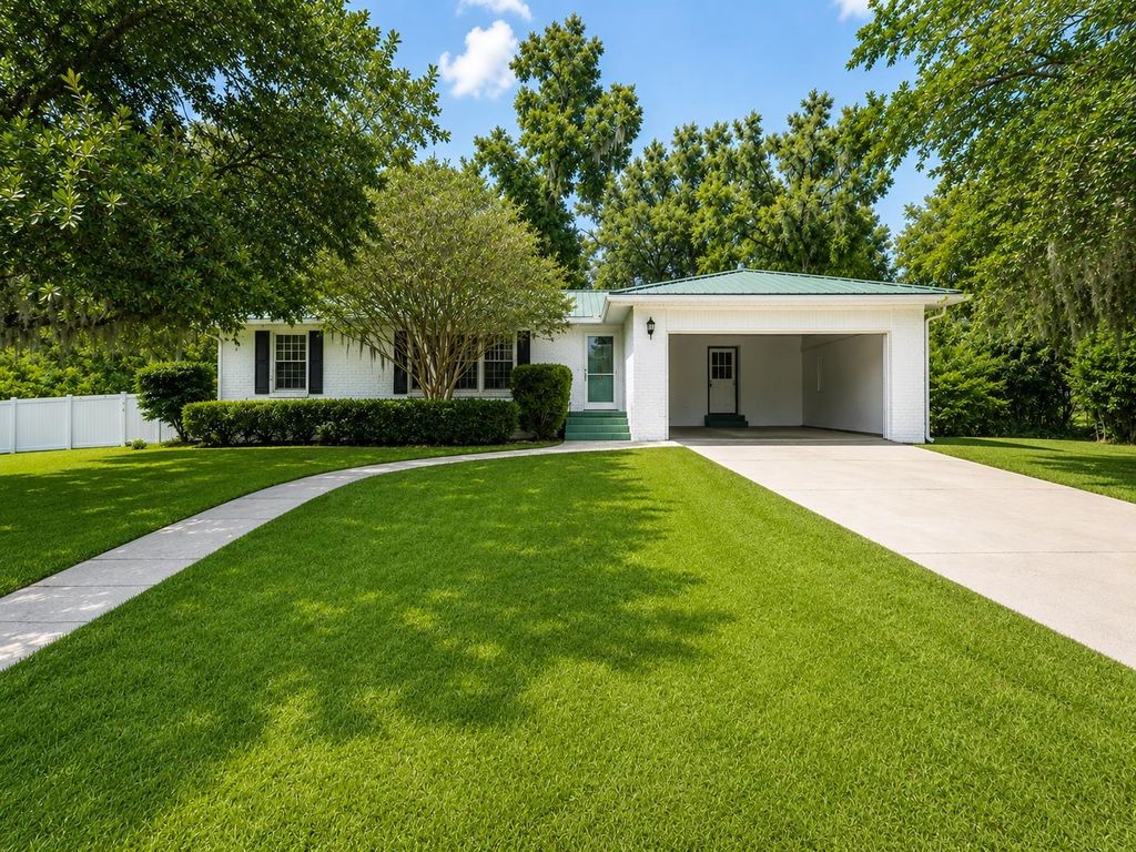 Photo of 495 NE Fraleigh Drive, Madison, FL 32340 (MLS # 401009)