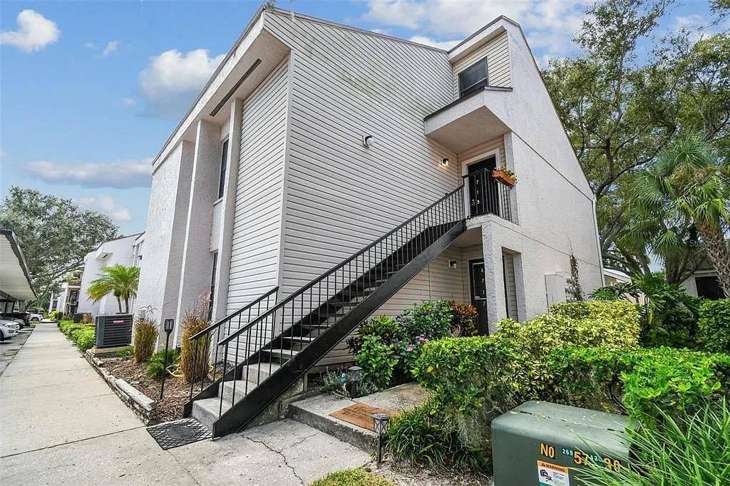 Photo of 4719 Puritan Circle #625, Tampa, FL 33617 (MLS # 391711)