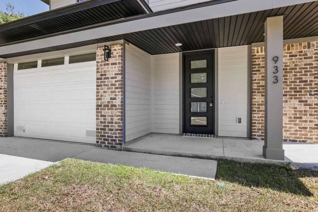 Photo of 933 Cap Tram Road, Tallahassee, FL 32317 (MLS # 398496)