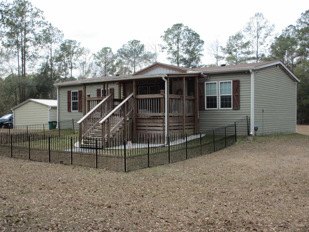 Photo of 8032 Christina Road Rd, Tallahassee, FL 32305 (MLS # 395561)