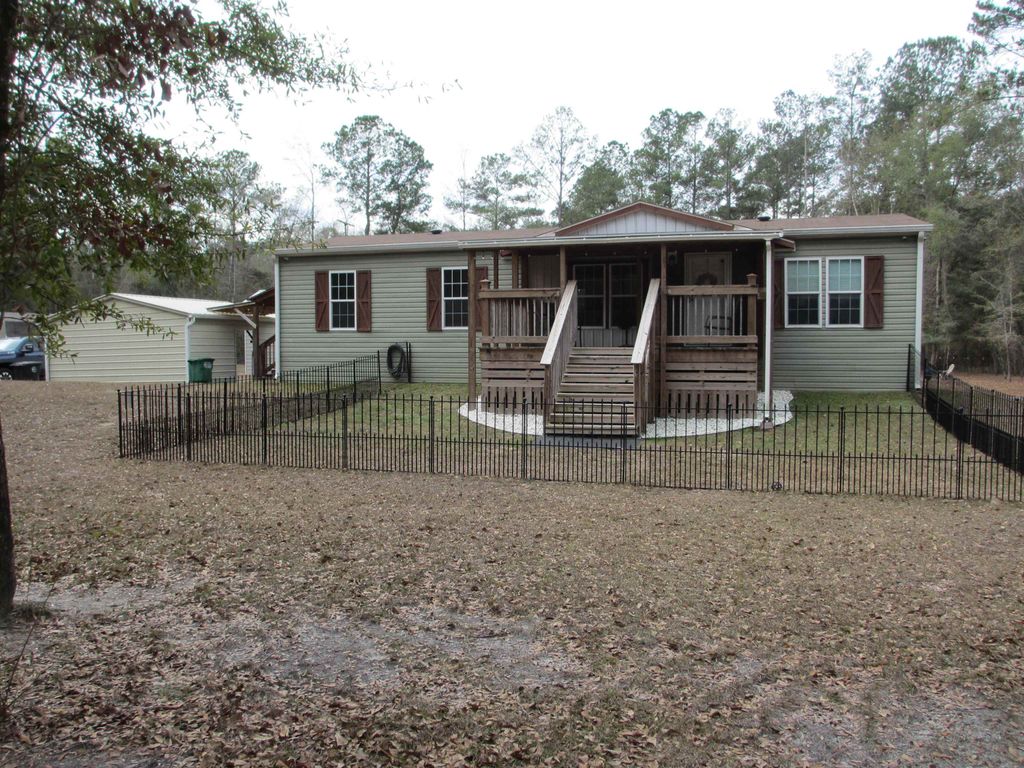 Photo of 8032 Christina Road Rd, Tallahassee, FL 32305 (MLS # 395561)