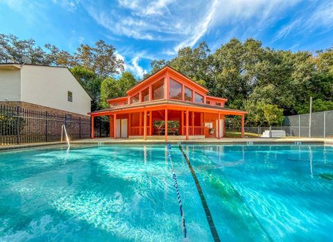 Tiny photo for 1104 Greentree Court #L, Tallahassee, FL 32304 (MLS # 393550)