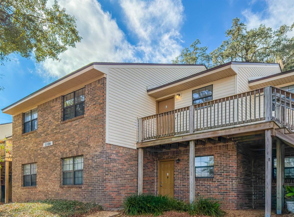 Photo of 1104 Greentree Court #L, Tallahassee, FL 32304 (MLS # 393550)