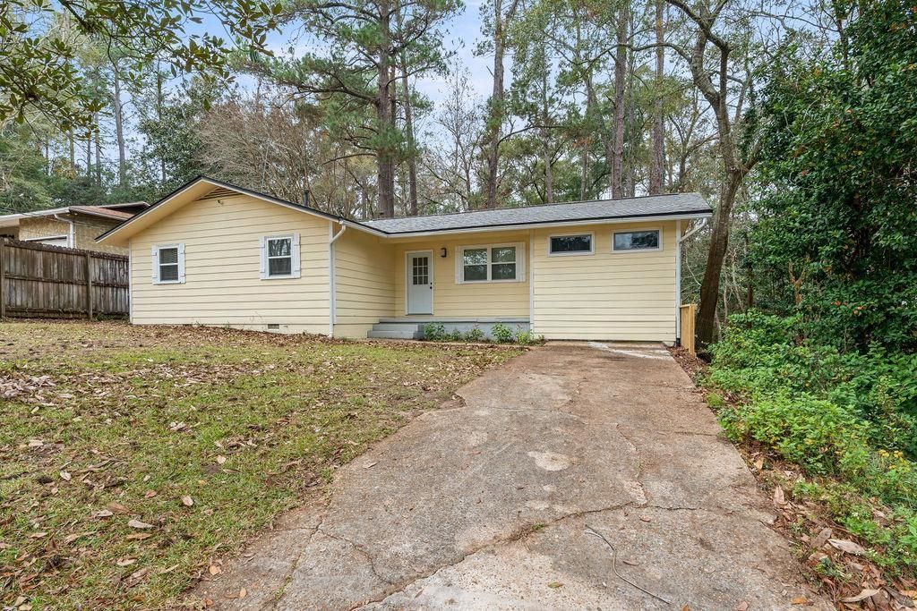 Photo of 2916 JIM LEE Road, Tallahassee, FL 32301 (MLS # 394839)