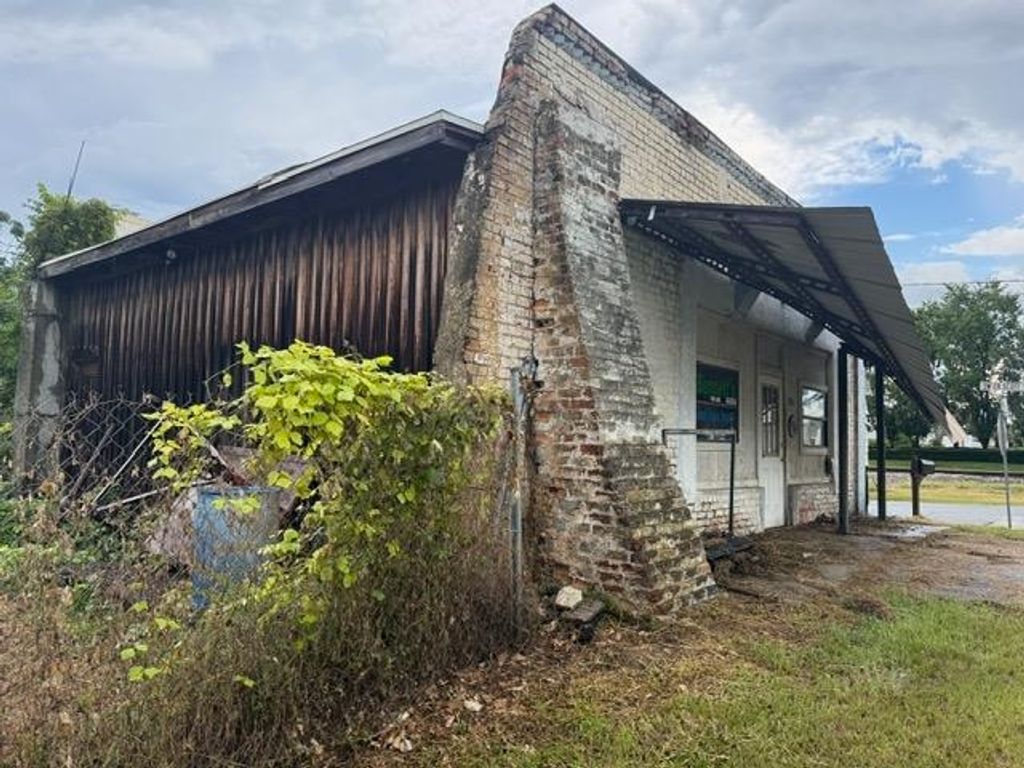 Photo of 800 SW Range Avenue, Madison, FL 32340 (MLS # 388139)