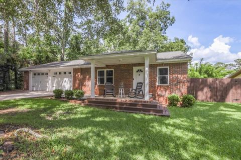 Photo of 1529 Live Oak Drive, Tallahassee, FL 32301 (MLS # 387291)