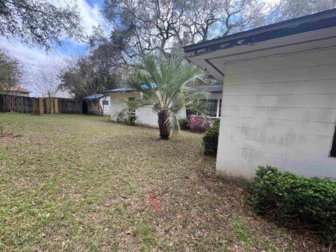 Tiny photo for 3425 Laura Street, Tallahassee, FL 32305 (MLS # 397278)