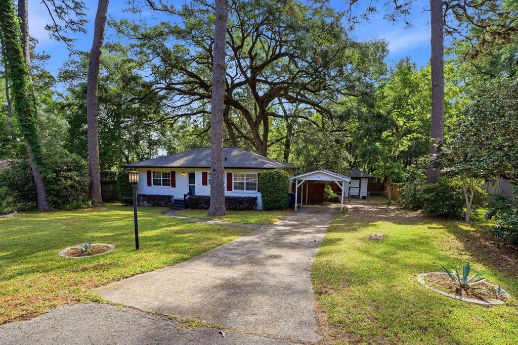 Photo of 1601 KUHLACRES Drive, Tallahassee, FL 32308 (MLS # 399280)