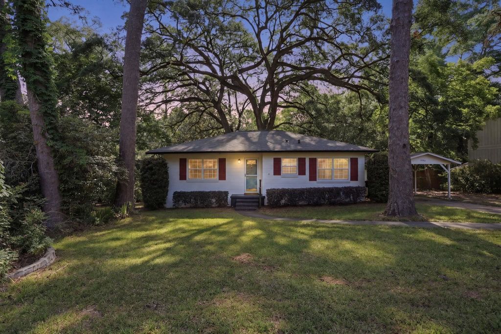 Photo of 1601 KUHLACRES Drive, Tallahassee, FL 32308 (MLS # 399280)