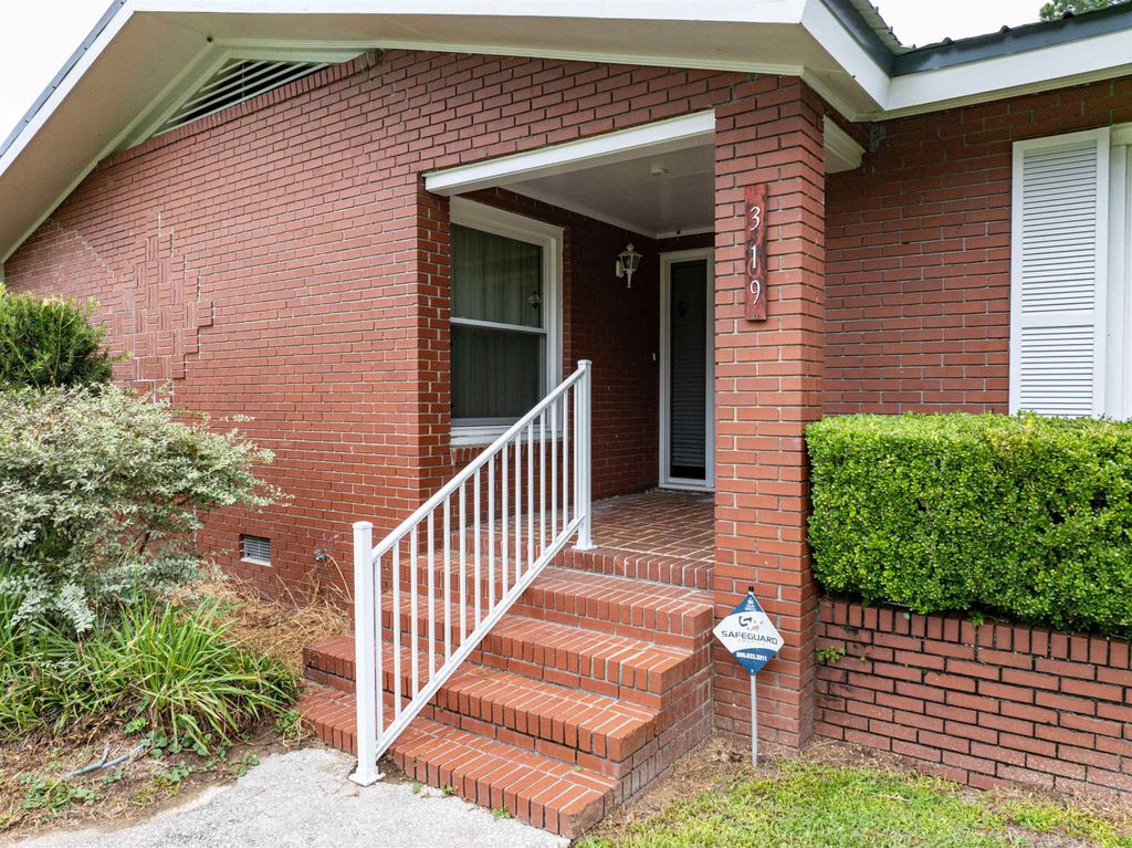 Photo of 319 SE Bunker Street, Madison, FL 32340 (MLS # 391011)