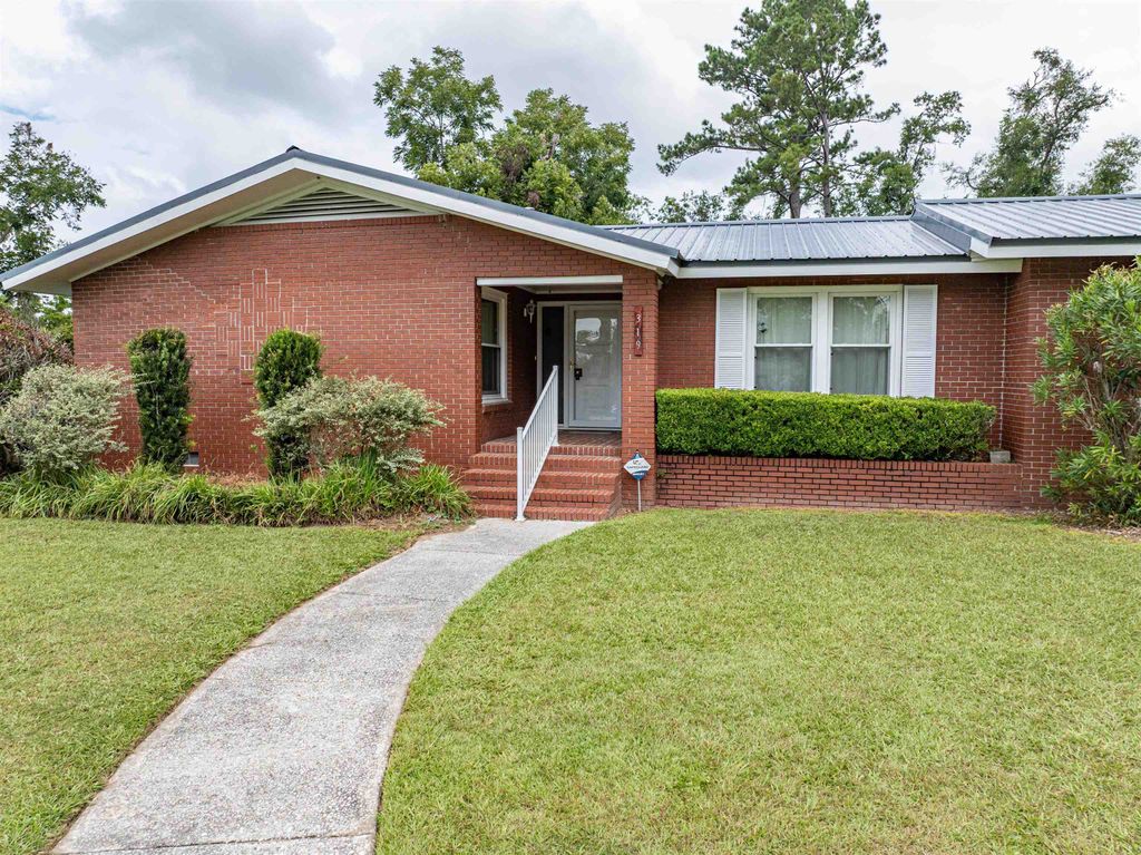 Photo of 319 SE Bunker Street, Madison, FL 32340 (MLS # 391011)