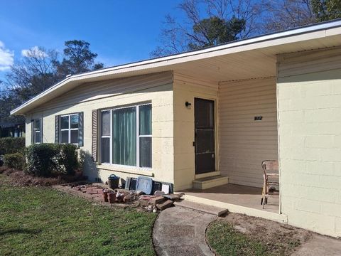922 Apache Street Tallahassee FL 32301